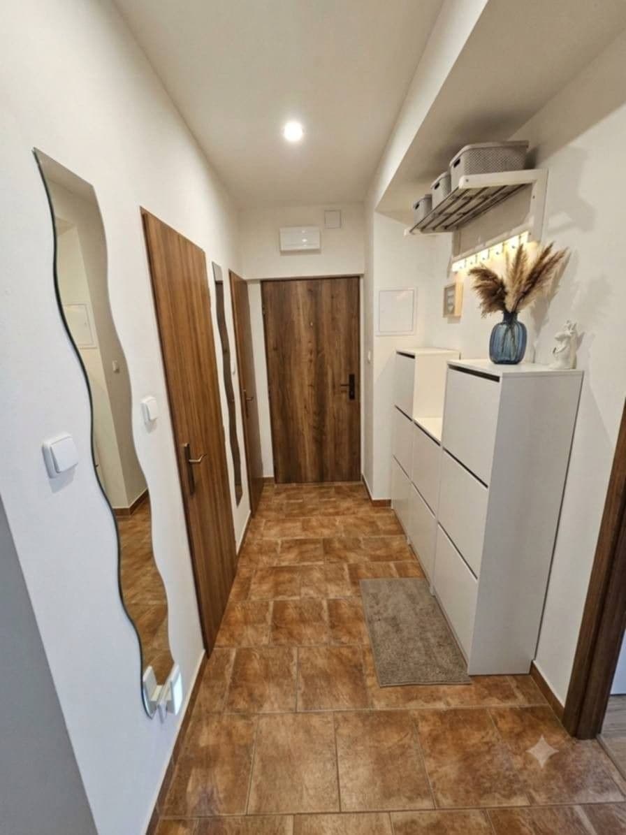 Prenájom bytu 3-izbový 88 m², Nehvizdská, Praha, Praha Prenájom bytu 3-izbový 88 m², Nehvizdská, Praha, Praha