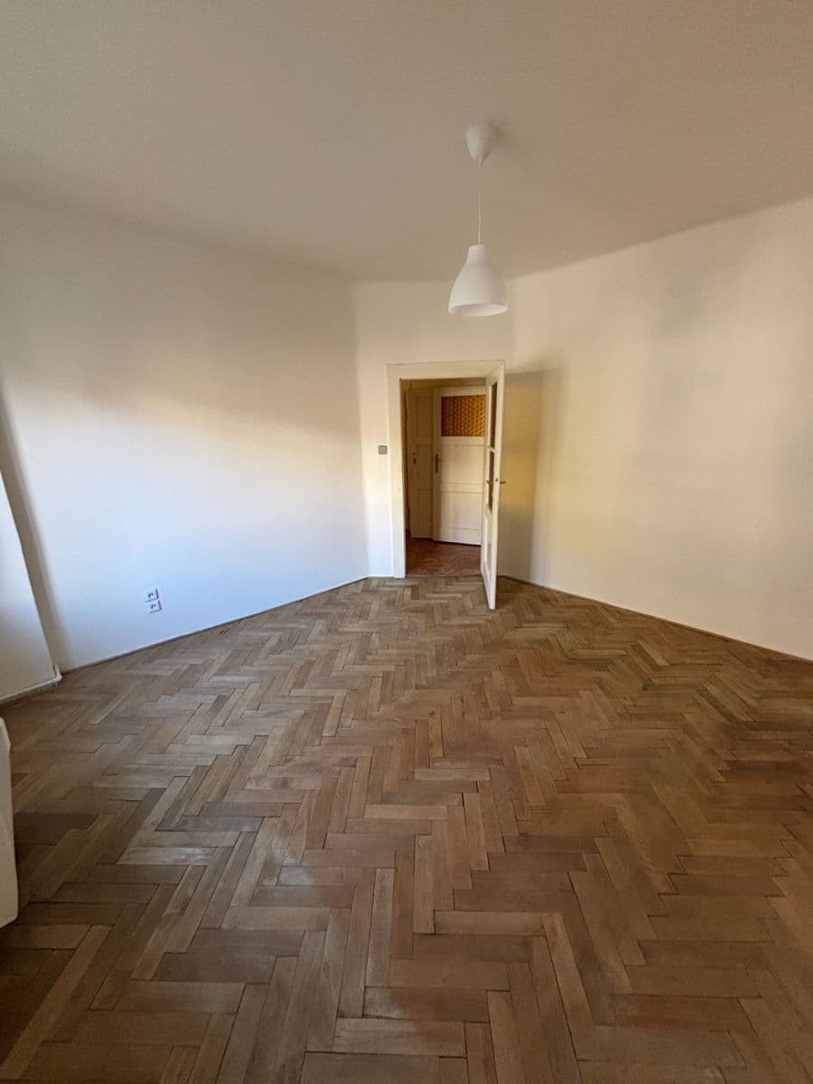 Prenájom bytu 3-izbový 60 m², Biskupcova, Praha, Praha Prenájom bytu 3-izbový 60 m², Biskupcova, Praha, Praha