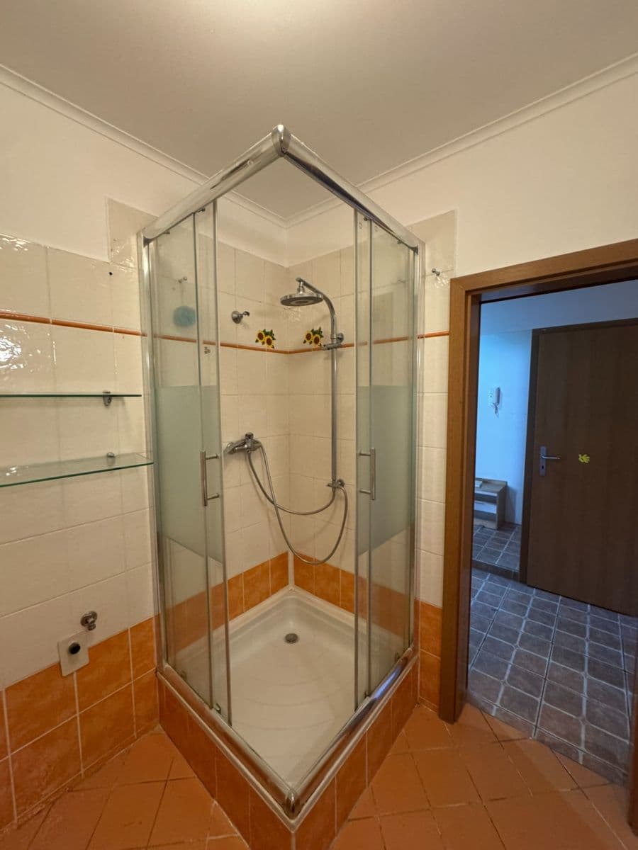 Prenájom bytu 3-izbový 84 m², Za Sídlištěm, Dolní Břežany, Středočeský kraj Prenájom bytu 3-izbový 84 m², Za Sídlištěm, Dolní Břežany, Středočeský kraj
