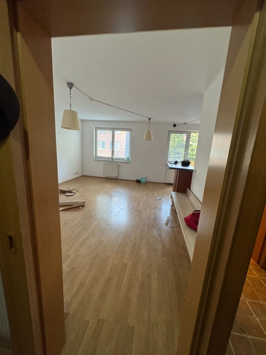 Prenájom bytu 3-izbový 84 m², Za Sídlištěm, Dolní Břežany, Středočeský kraj Prenájom bytu 3-izbový 84 m², Za Sídlištěm, Dolní Břežany, Středočeský kraj