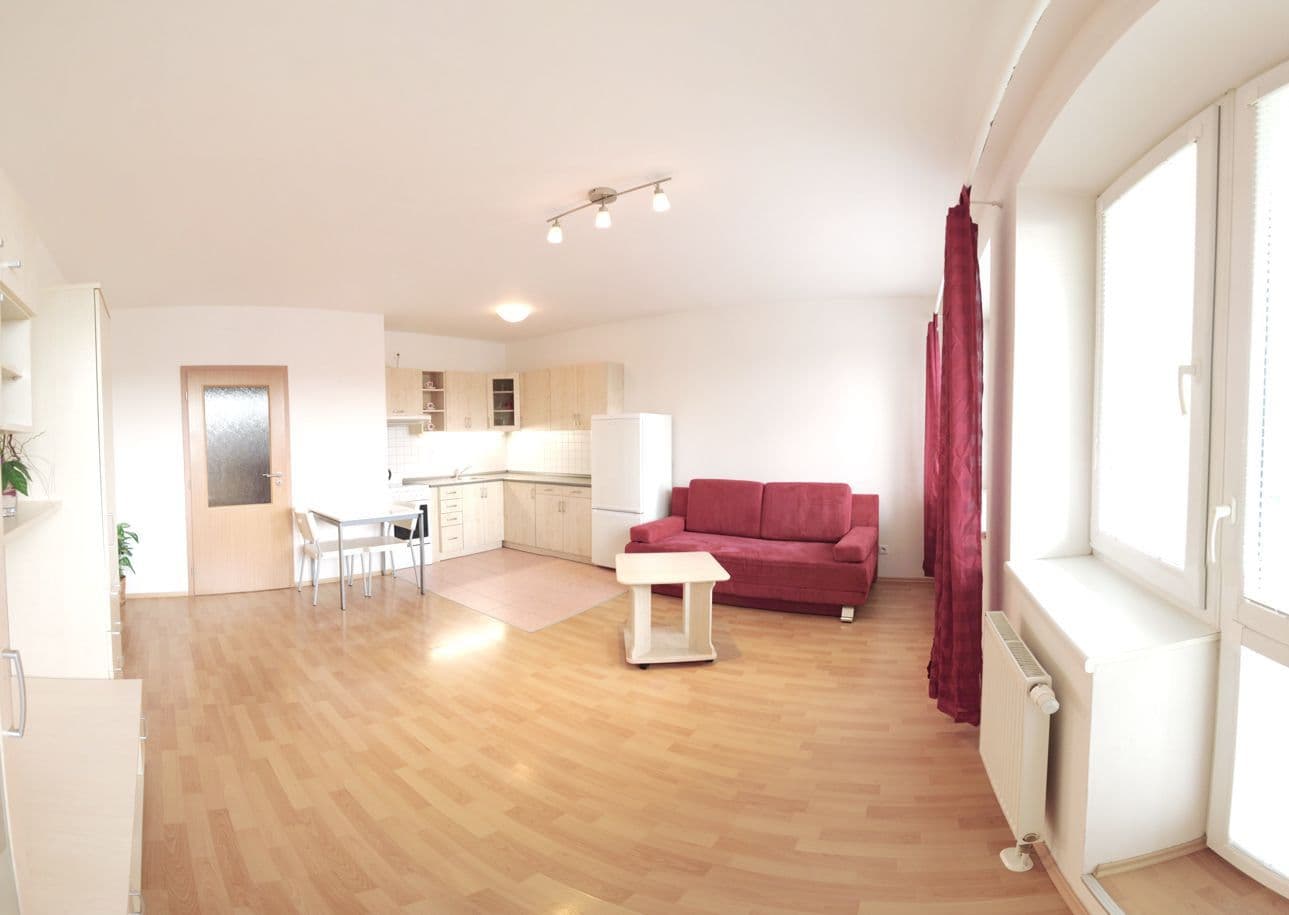 Prenájom bytu 1-izbový 37 m², Boloňská, Praha, Praha Prenájom bytu 1-izbový 37 m², Boloňská, Praha, Praha