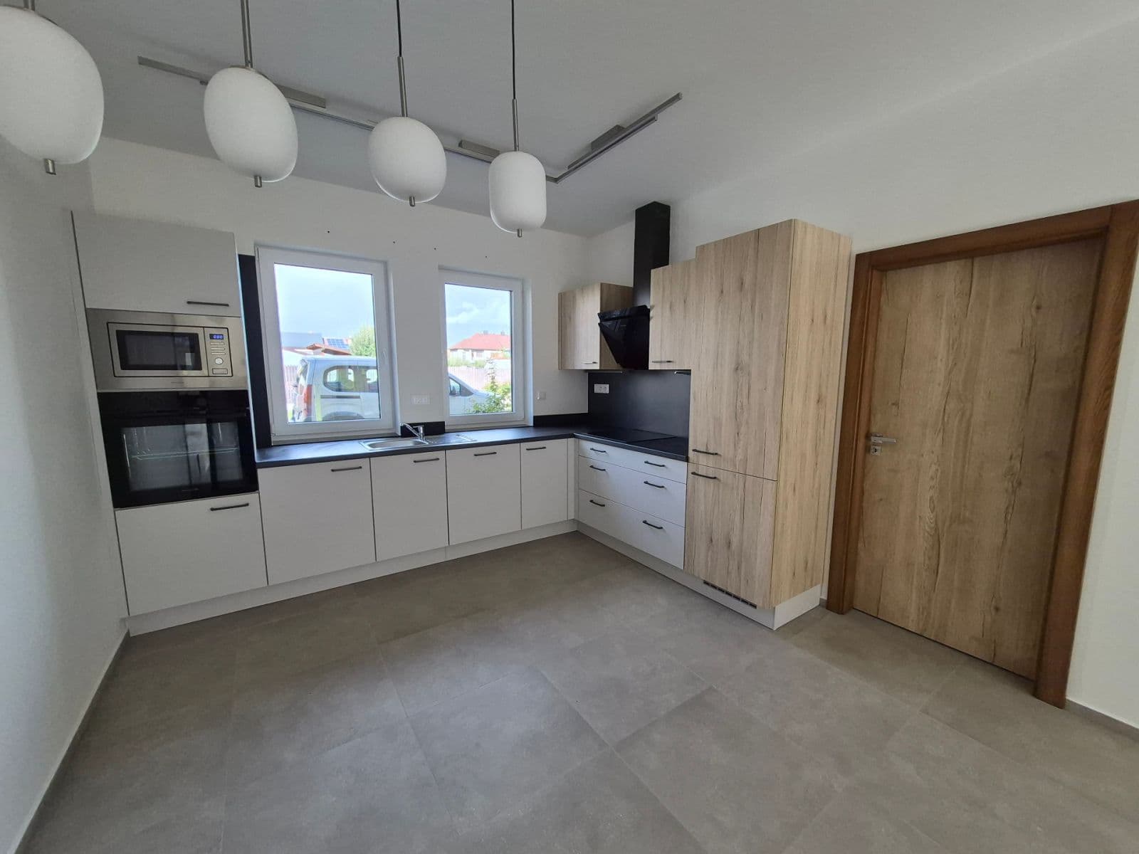 Prenájom bytu 4-izbový 100 m², Revoluční, Přeštice, Plzeňský kraj Prenájom bytu 4-izbový 100 m², Revoluční, Přeštice, Plzeňský kraj