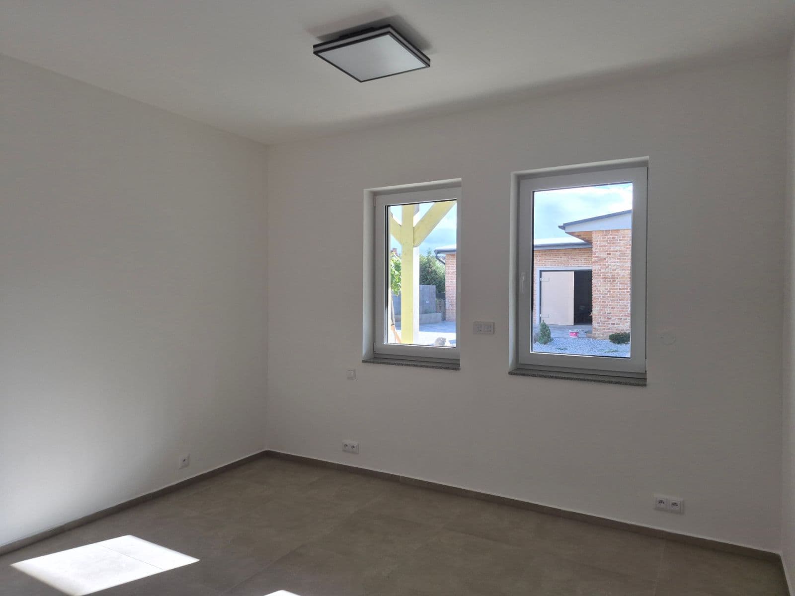 Prenájom bytu 4-izbový 100 m², Revoluční, Přeštice, Plzeňský kraj Prenájom bytu 4-izbový 100 m², Revoluční, Přeštice, Plzeňský kraj