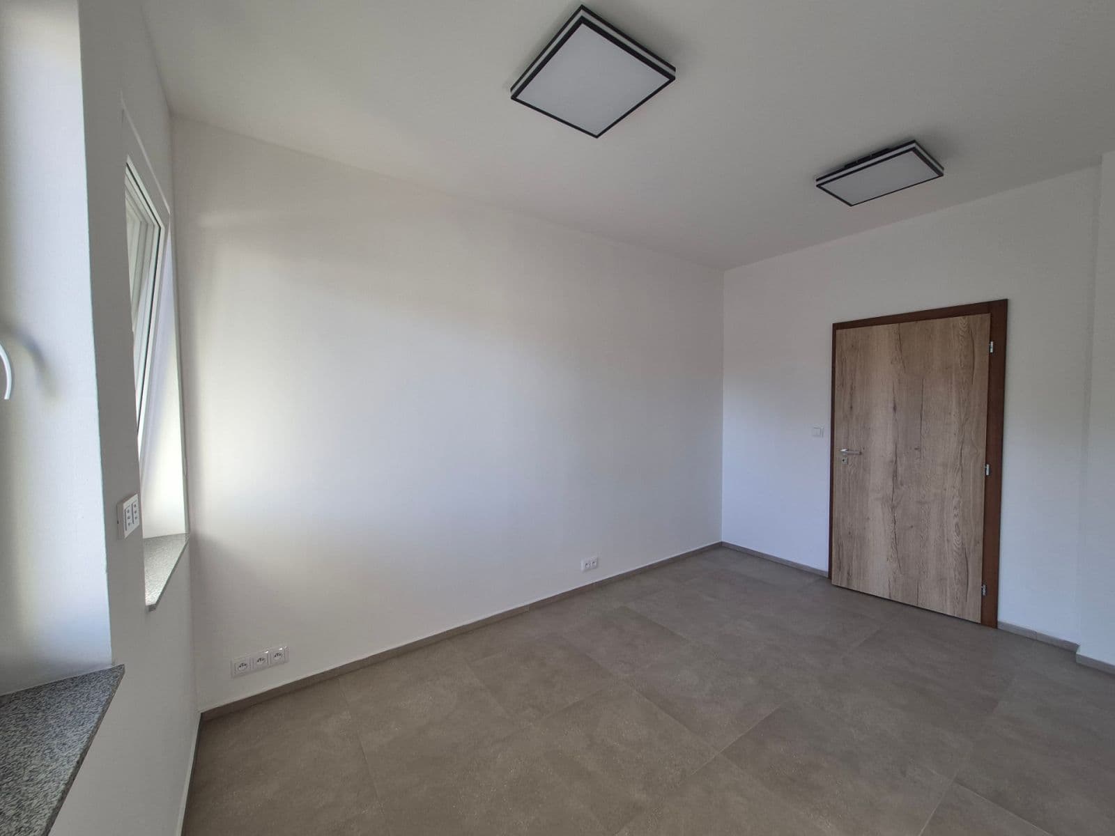 Prenájom bytu 4-izbový 100 m², Revoluční, Přeštice, Plzeňský kraj Prenájom bytu 4-izbový 100 m², Revoluční, Přeštice, Plzeňský kraj