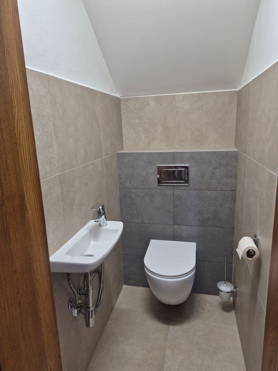 Prenájom bytu 4-izbový 100 m², Revoluční, Přeštice, Plzeňský kraj Prenájom bytu 4-izbový 100 m², Revoluční, Přeštice, Plzeňský kraj