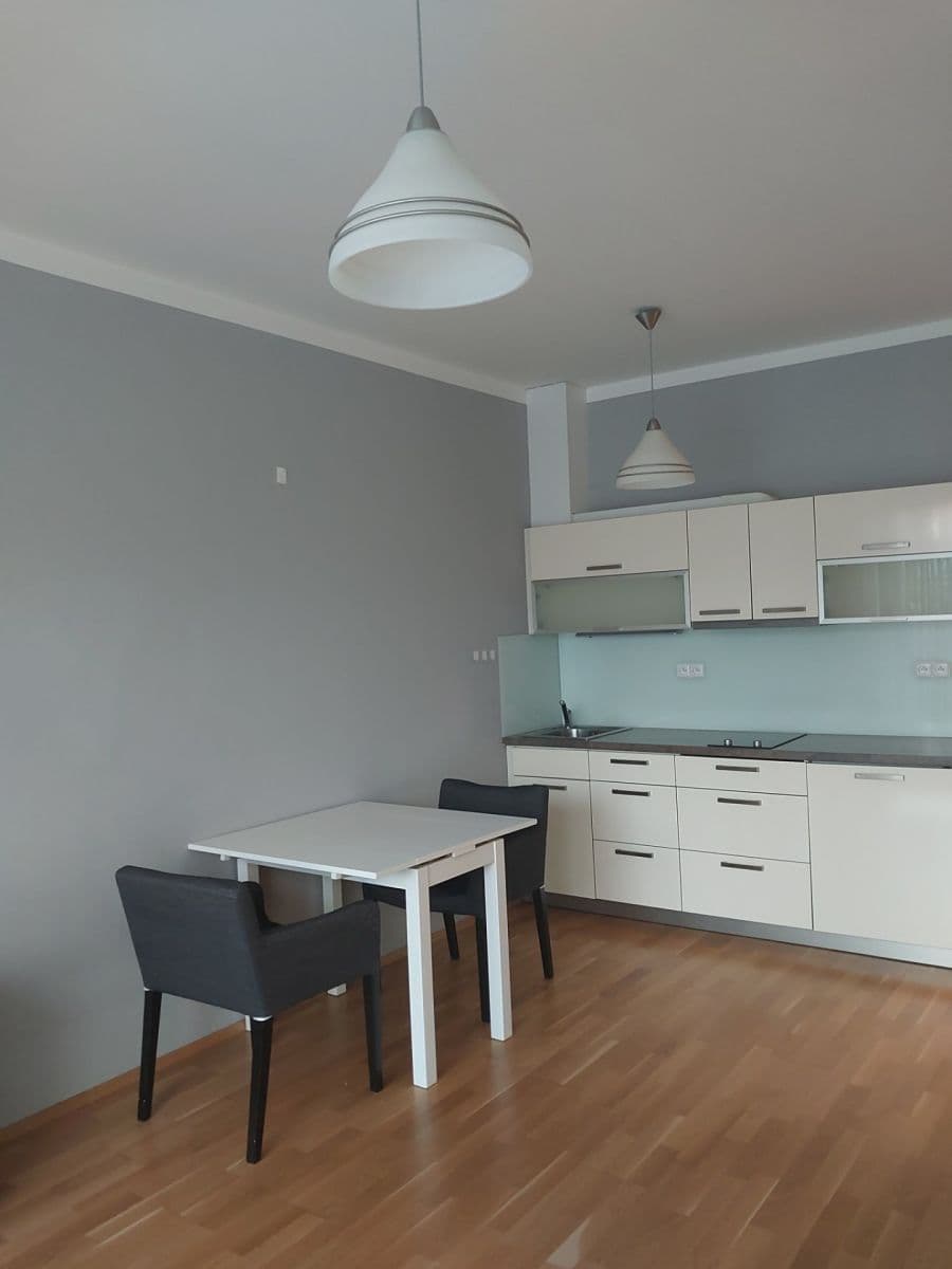 Prenájom bytu 1-izbový 41 m², Korunní, Praha, Praha Prenájom bytu 1-izbový 41 m², Korunní, Praha, Praha
