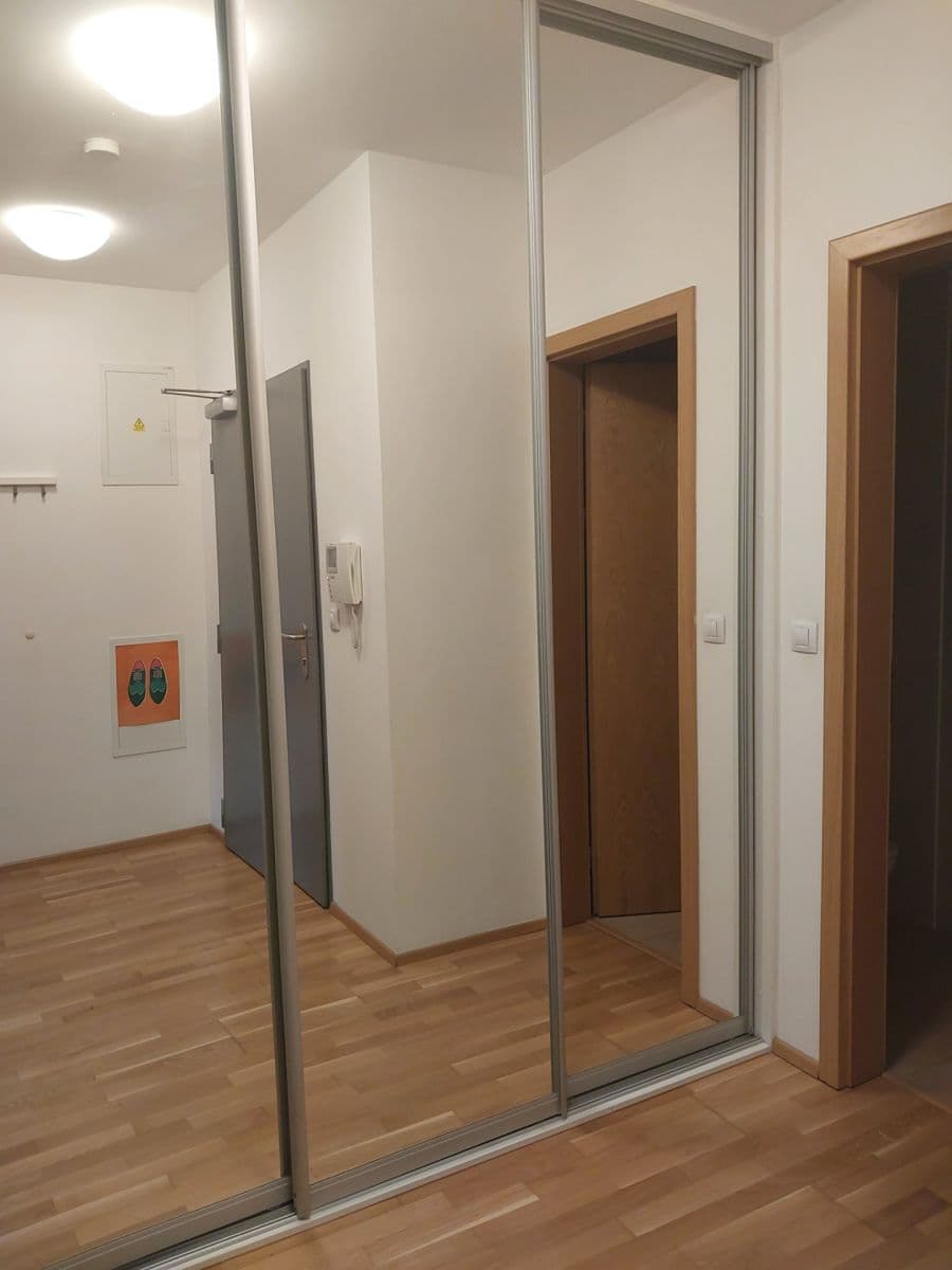 Prenájom bytu 1-izbový 41 m², Korunní, Praha, Praha Prenájom bytu 1-izbový 41 m², Korunní, Praha, Praha