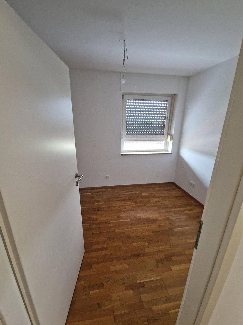 Prenájom bytu 4-izbový 78 m², Unterhaching, Bavorsko Prenájom bytu 4-izbový 78 m², Unterhaching, Bavorsko