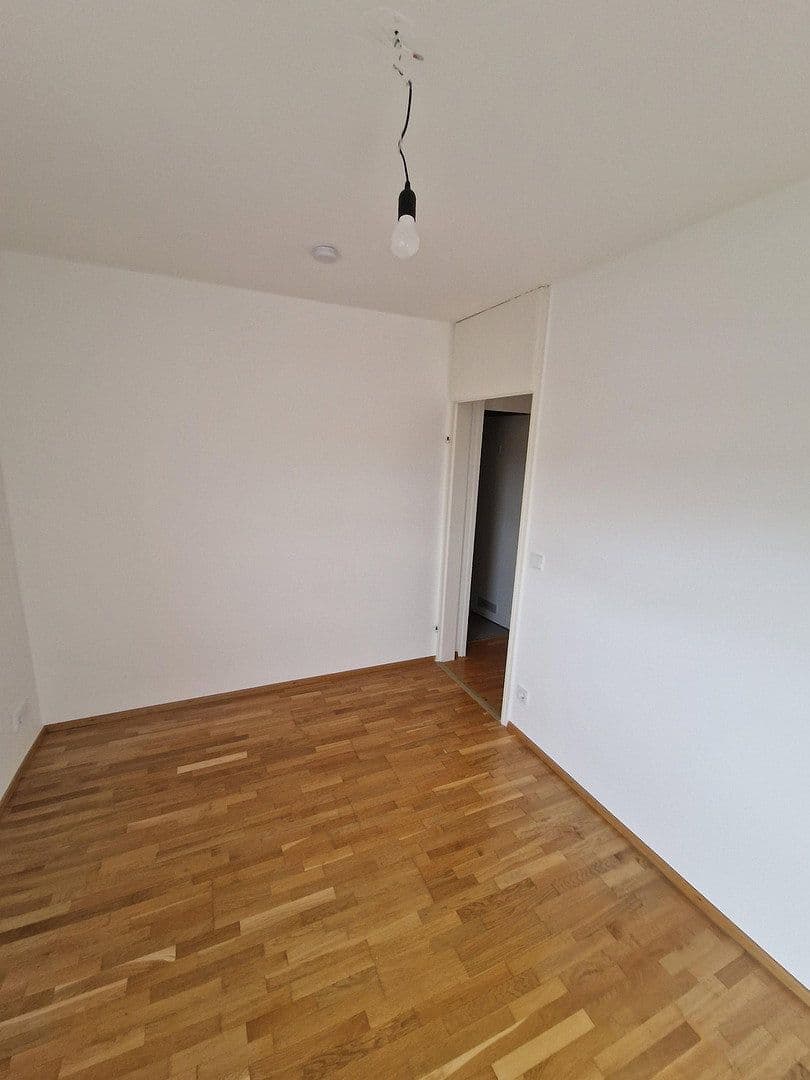 Prenájom bytu 4-izbový 78 m², Unterhaching, Bavorsko Prenájom bytu 4-izbový 78 m², Unterhaching, Bavorsko