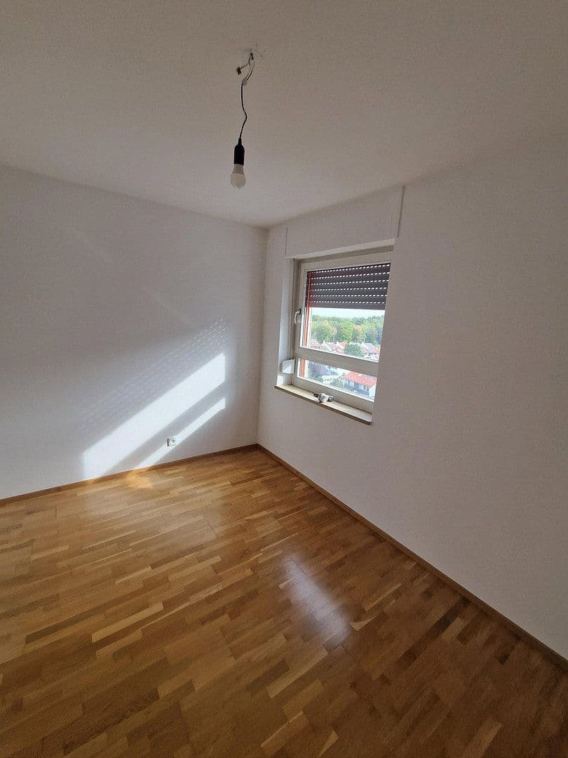 Prenájom bytu 4-izbový 78 m², Unterhaching, Bavorsko Prenájom bytu 4-izbový 78 m², Unterhaching, Bavorsko