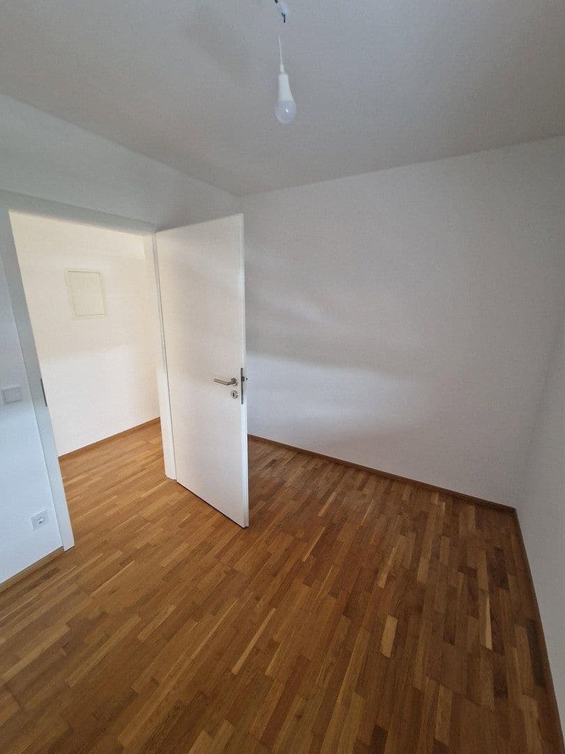 Prenájom bytu 4-izbový 78 m², Unterhaching, Bavorsko Prenájom bytu 4-izbový 78 m², Unterhaching, Bavorsko