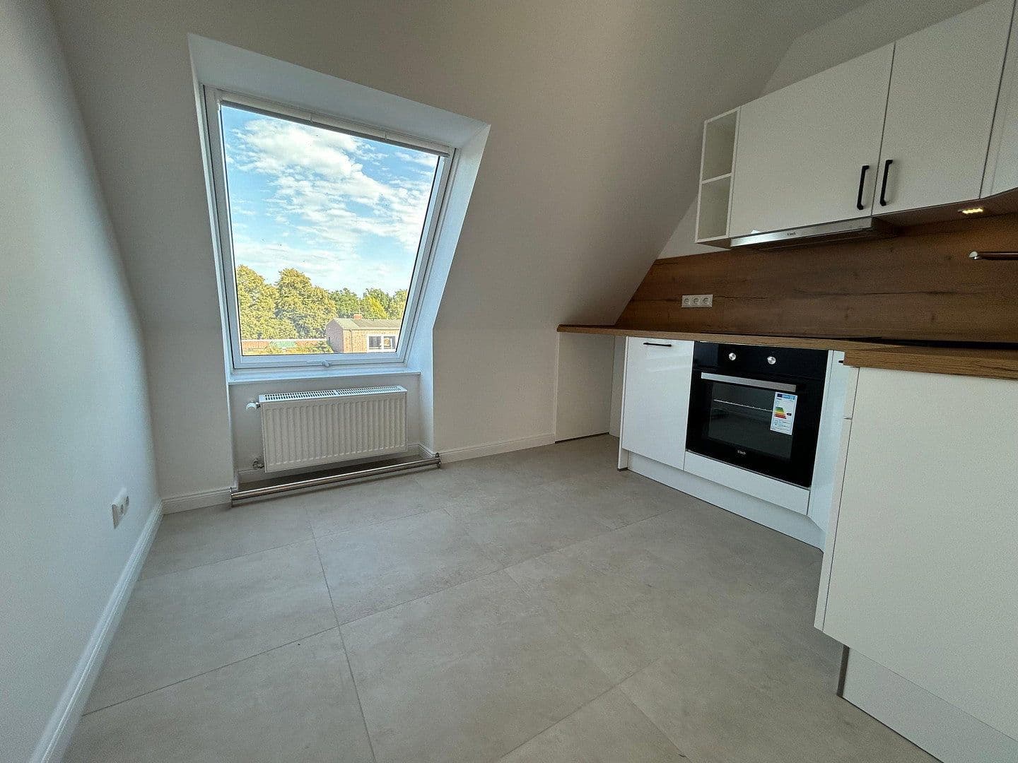 Prenájom bytu 3-izbový 90 m², München, Bavorsko Prenájom bytu 3-izbový 90 m², München, Bavorsko
