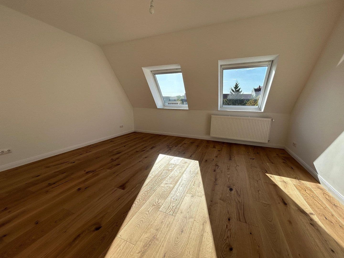 Prenájom bytu 3-izbový 90 m², München, Bavorsko Prenájom bytu 3-izbový 90 m², München, Bavorsko