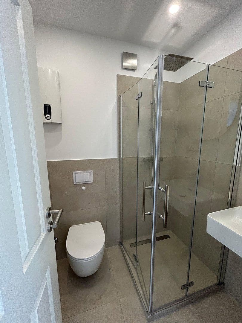 Prenájom bytu 3-izbový 90 m², München, Bavorsko Prenájom bytu 3-izbový 90 m², München, Bavorsko