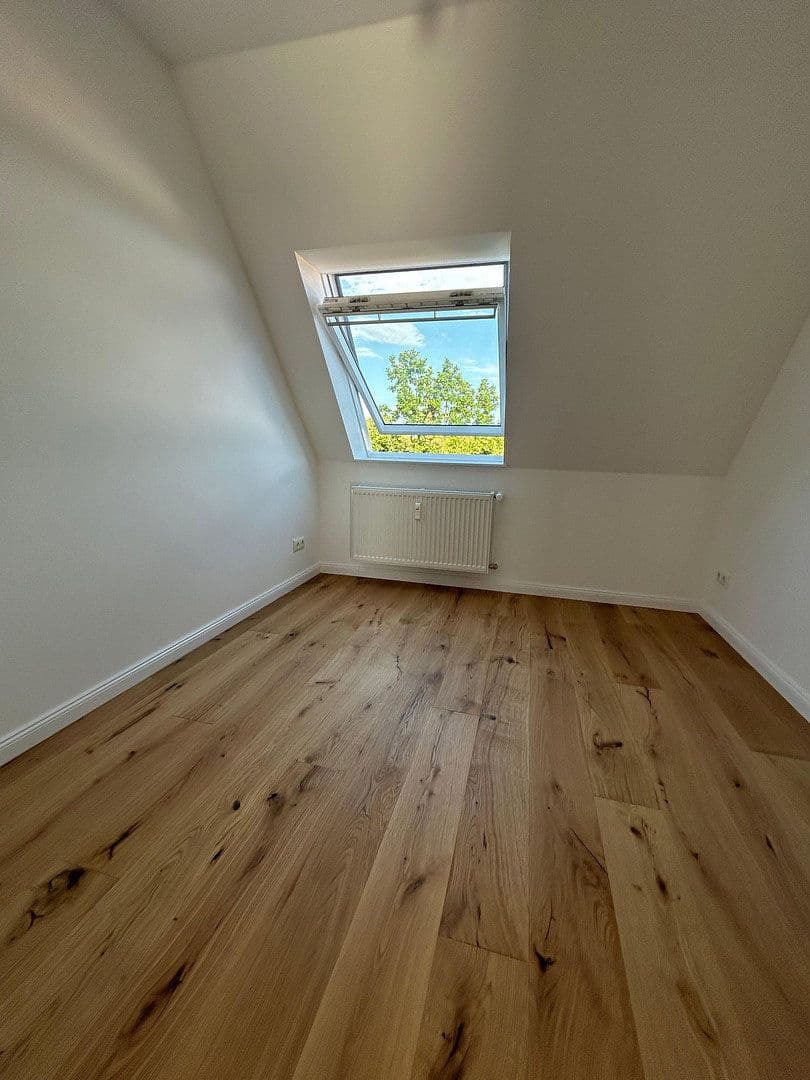 Prenájom bytu 3-izbový 90 m², München, Bavorsko Prenájom bytu 3-izbový 90 m², München, Bavorsko