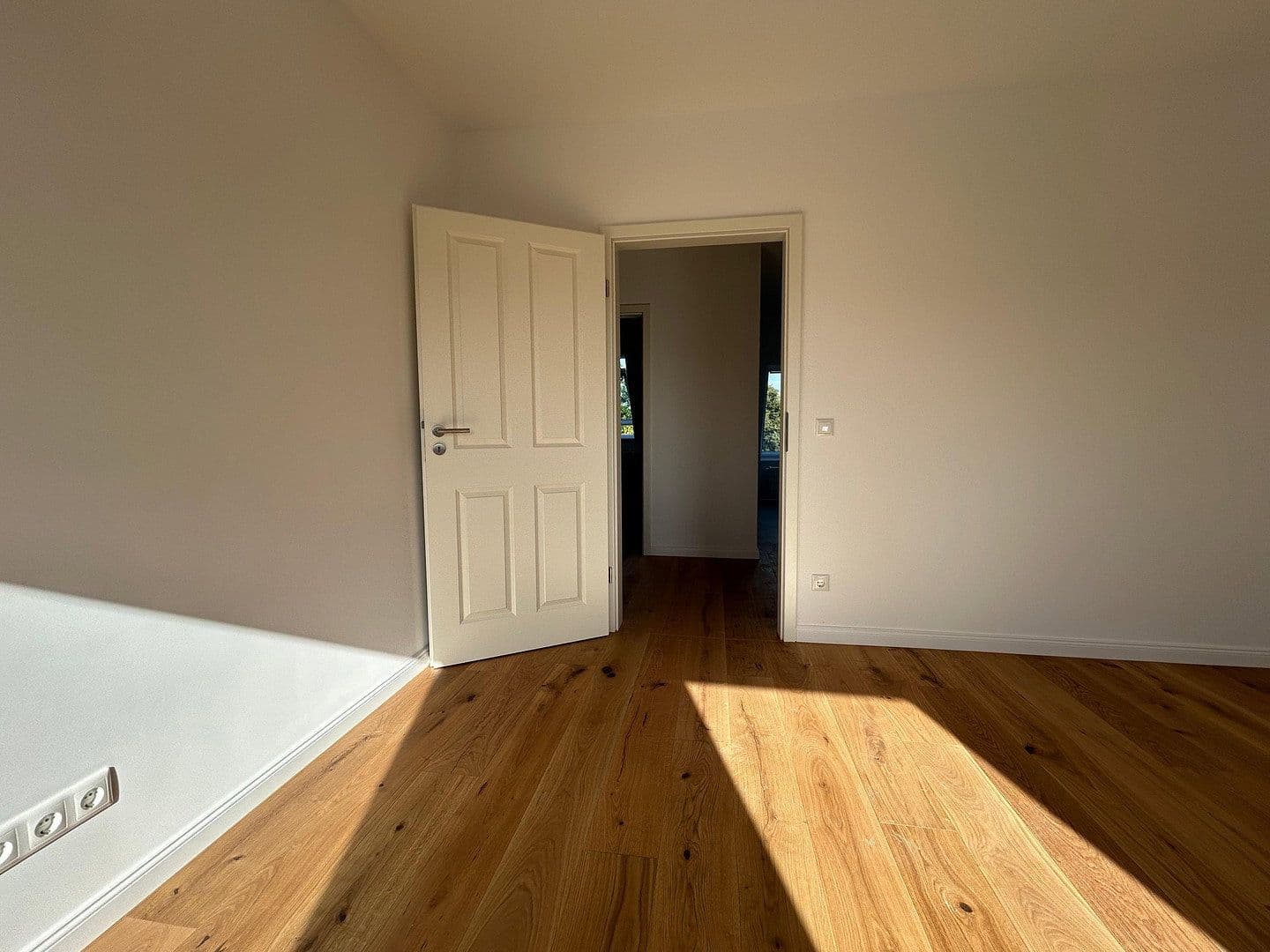 Prenájom bytu 3-izbový 90 m², München, Bavorsko Prenájom bytu 3-izbový 90 m², München, Bavorsko