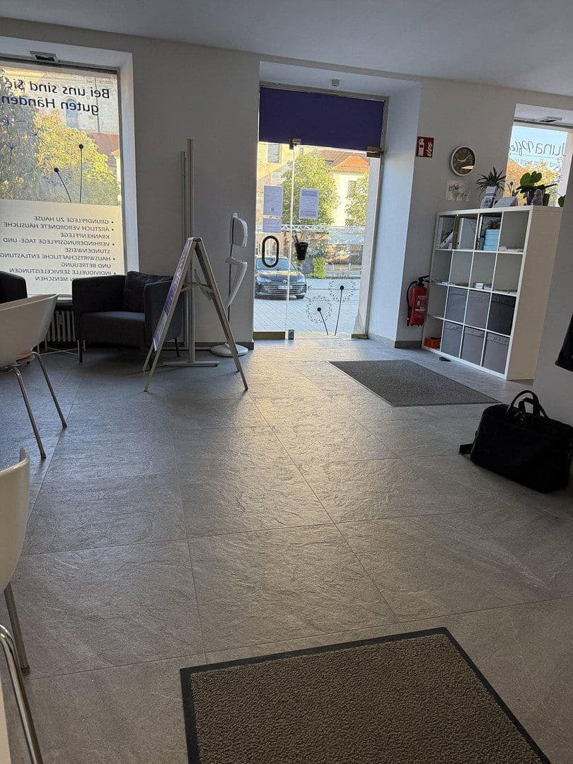 Prenájom nebytového priestoru 150 m², Marktplatz 18, Ellwangen (Jagst), Bádensko-Wurttembersko Prenájom nebytového priestoru 150 m², Marktplatz 18, Ellwangen (Jagst), Bádensko-Wurttembersko