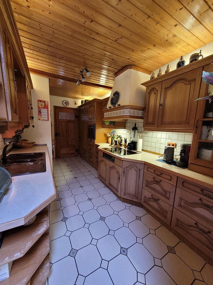 Predaj domu 150 m², pozemok 1.390 m², Kirchstraße 3, Beilstein, Bádensko-Wurttembersko Predaj domu 150 m², pozemok 1.390 m², Kirchstraße 3, Beilstein, Bádensko-Wurttembersko