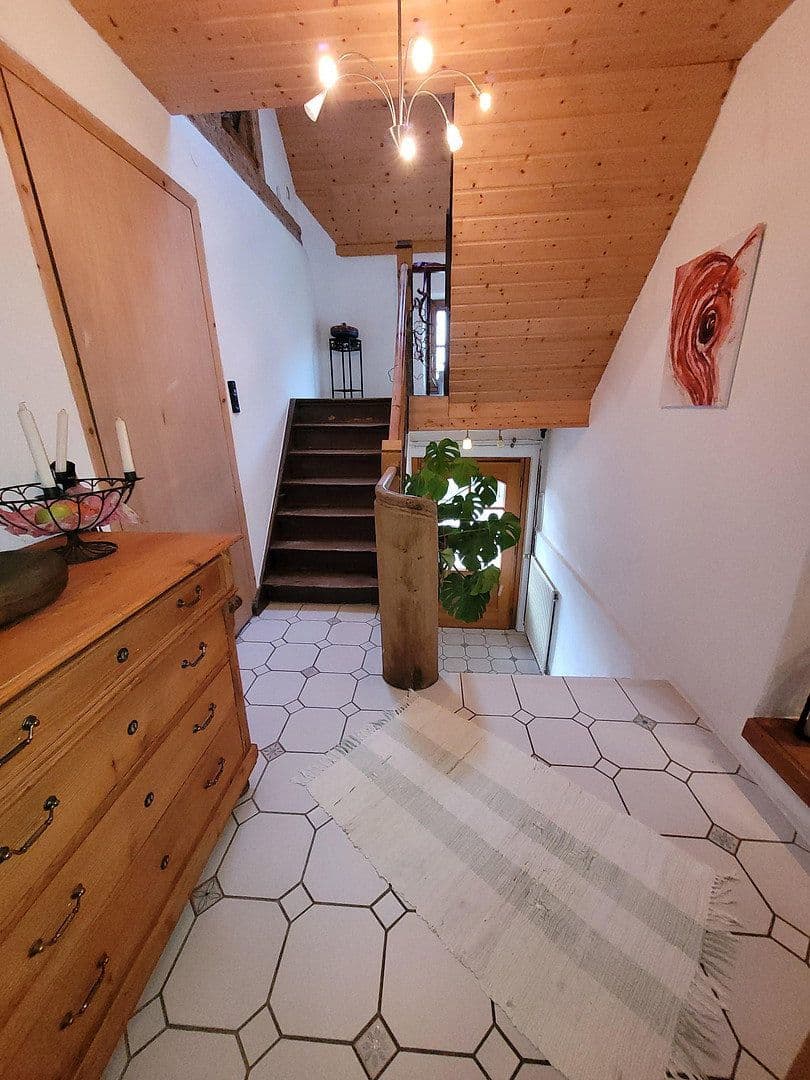Predaj domu 150 m², pozemok 1.390 m², Kirchstraße 3, Beilstein, Bádensko-Wurttembersko Predaj domu 150 m², pozemok 1.390 m², Kirchstraße 3, Beilstein, Bádensko-Wurttembersko