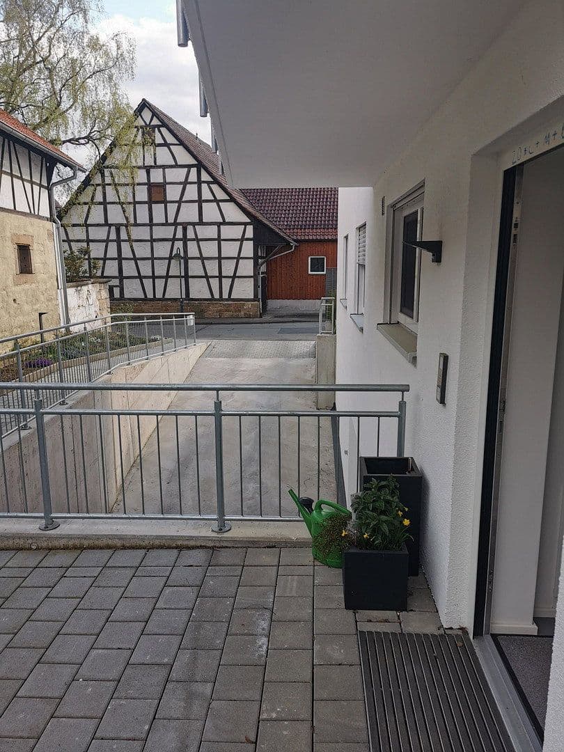 Prenájom bytu 4-izbový 125 m², Pliezhausen, Bádensko-Wurttembersko Prenájom bytu 4-izbový 125 m², Pliezhausen, Bádensko-Wurttembersko