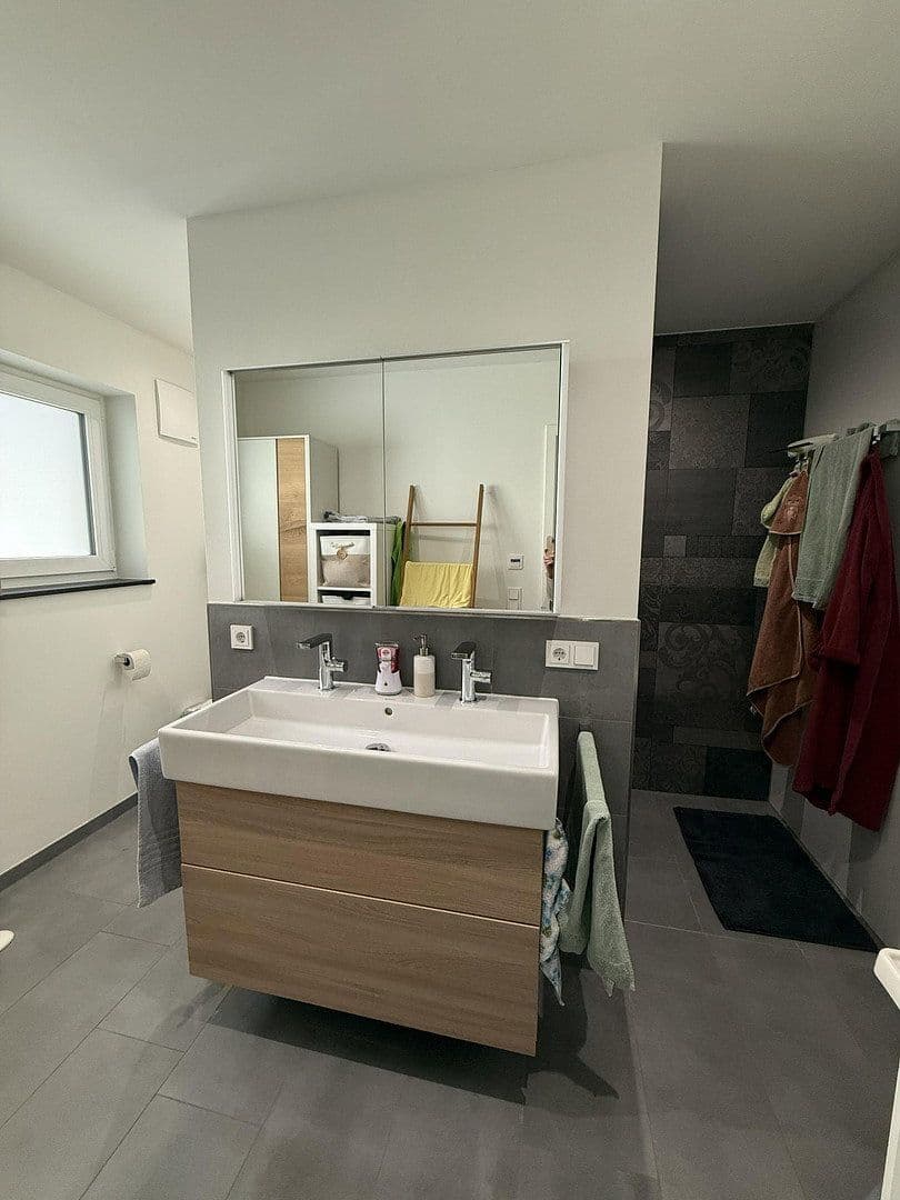 Prenájom bytu 4-izbový 125 m², Pliezhausen, Bádensko-Wurttembersko Prenájom bytu 4-izbový 125 m², Pliezhausen, Bádensko-Wurttembersko
