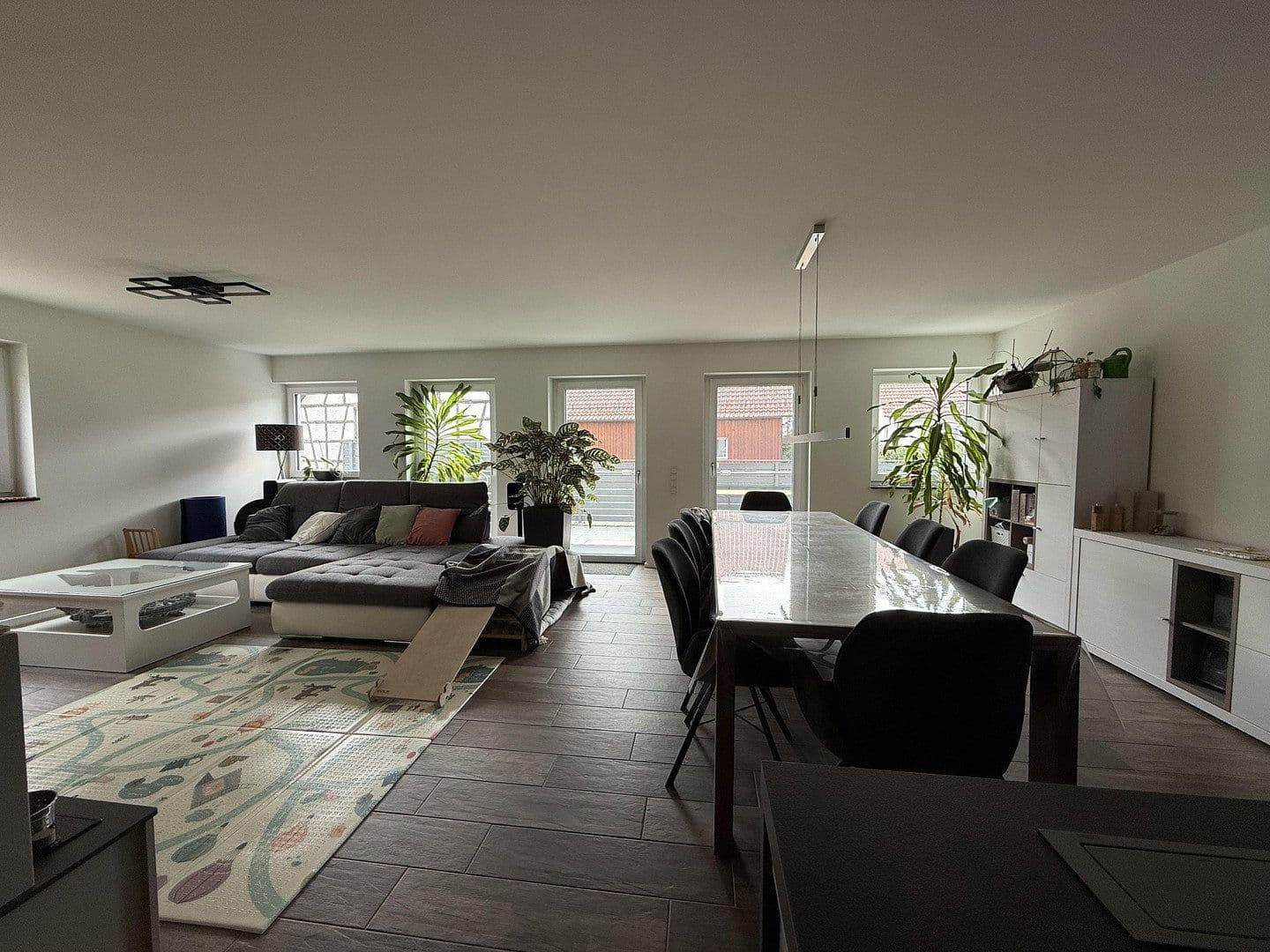 Prenájom bytu 4-izbový 125 m², Pliezhausen, Bádensko-Wurttembersko Prenájom bytu 4-izbový 125 m², Pliezhausen, Bádensko-Wurttembersko