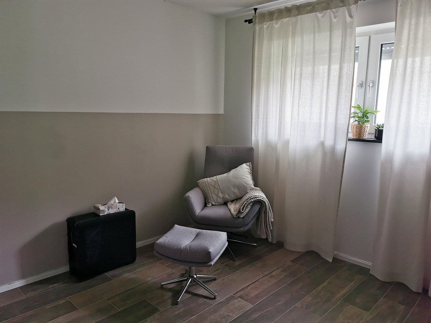 Prenájom bytu 4-izbový 125 m², Pliezhausen, Bádensko-Wurttembersko Prenájom bytu 4-izbový 125 m², Pliezhausen, Bádensko-Wurttembersko