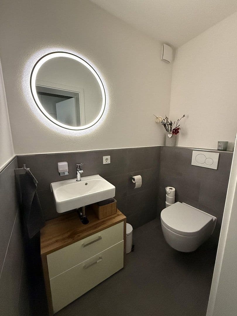 Prenájom bytu 4-izbový 125 m², Pliezhausen, Bádensko-Wurttembersko Prenájom bytu 4-izbový 125 m², Pliezhausen, Bádensko-Wurttembersko