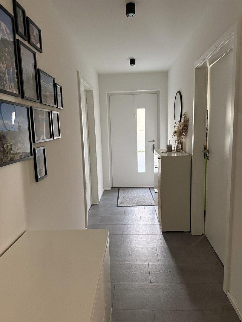 Prenájom bytu 4-izbový 125 m², Pliezhausen, Bádensko-Wurttembersko Prenájom bytu 4-izbový 125 m², Pliezhausen, Bádensko-Wurttembersko
