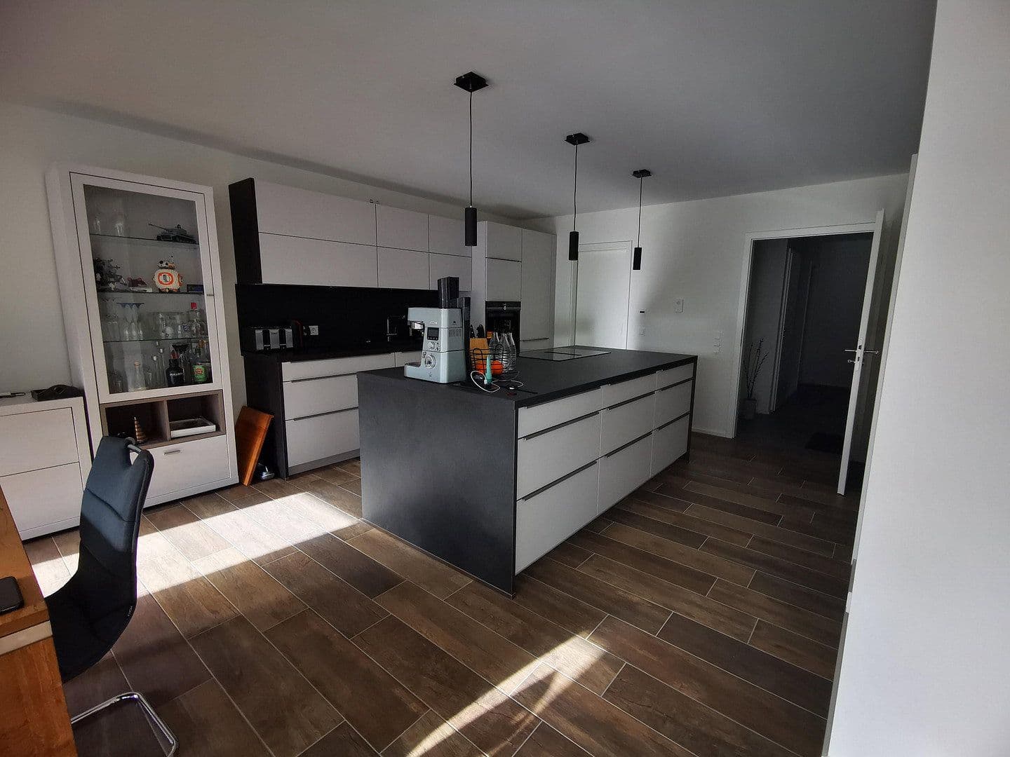 Prenájom bytu 4-izbový 125 m², Pliezhausen, Bádensko-Wurttembersko Prenájom bytu 4-izbový 125 m², Pliezhausen, Bádensko-Wurttembersko