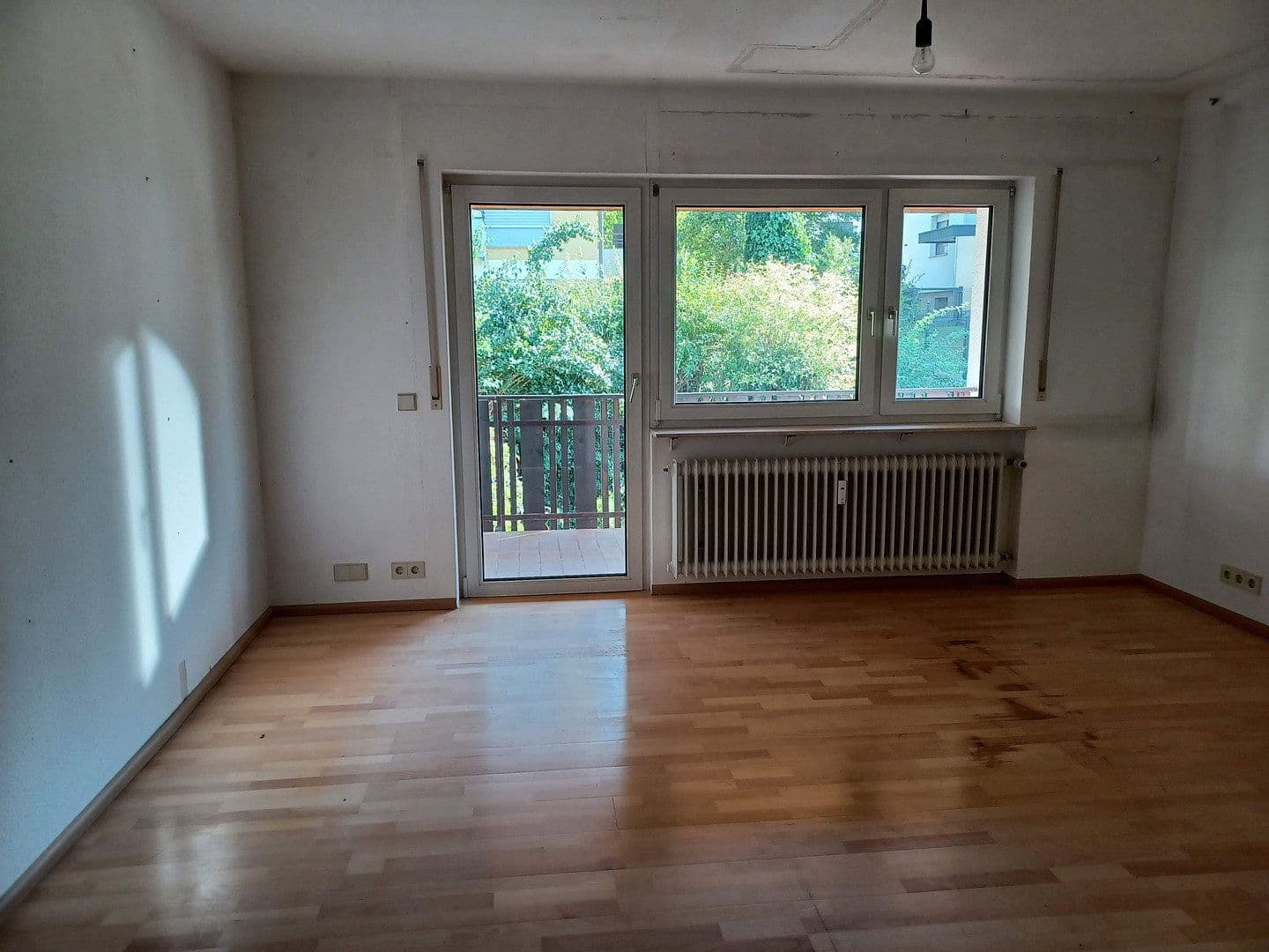 Prenájom bytu 3-izbový 115 m², Baden-Baden - Neuweier, Bádensko-Wurttembersko Prenájom bytu 3-izbový 115 m², Baden-Baden - Neuweier, Bádensko-Wurttembersko
