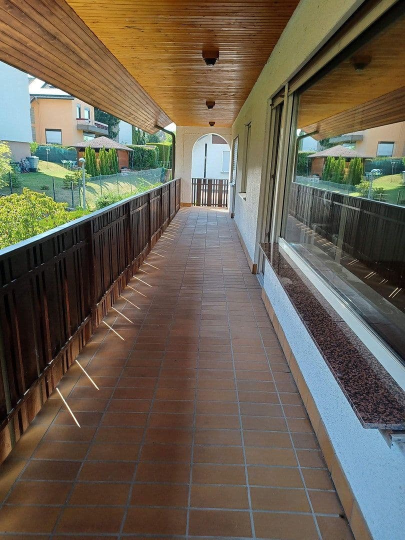 Prenájom bytu 3-izbový 115 m², Baden-Baden - Neuweier, Bádensko-Wurttembersko Prenájom bytu 3-izbový 115 m², Baden-Baden - Neuweier, Bádensko-Wurttembersko