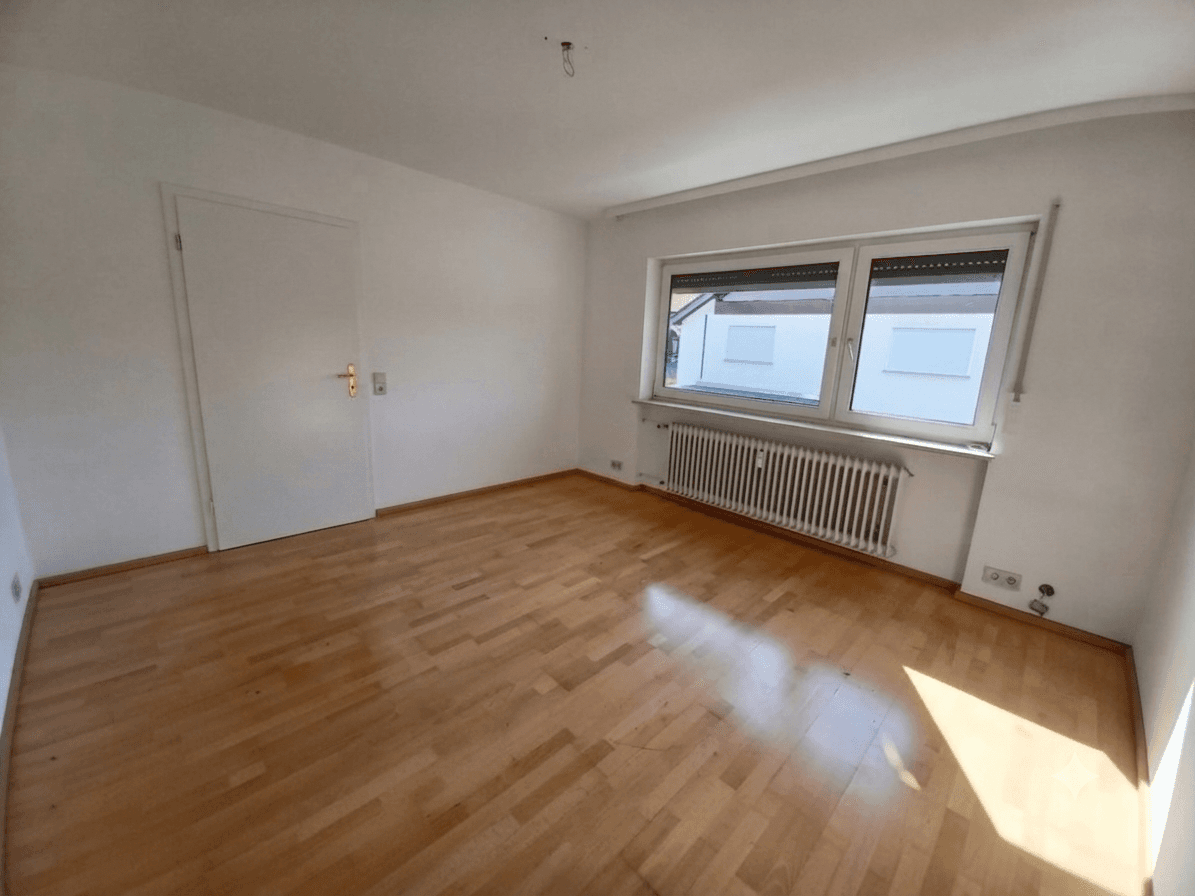 Prenájom bytu 3-izbový 115 m², Baden-Baden - Neuweier, Bádensko-Wurttembersko Prenájom bytu 3-izbový 115 m², Baden-Baden - Neuweier, Bádensko-Wurttembersko