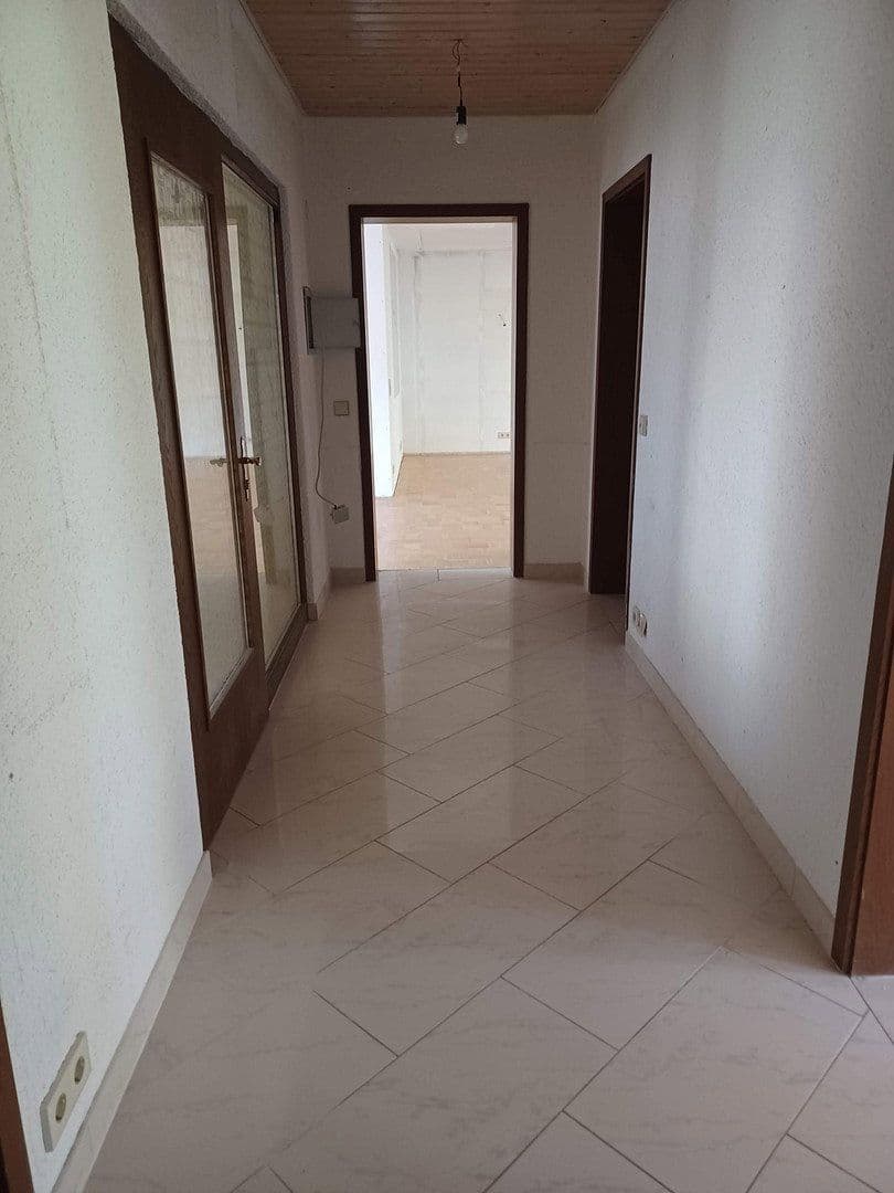 Prenájom bytu 3-izbový 115 m², Baden-Baden - Neuweier, Bádensko-Wurttembersko Prenájom bytu 3-izbový 115 m², Baden-Baden - Neuweier, Bádensko-Wurttembersko