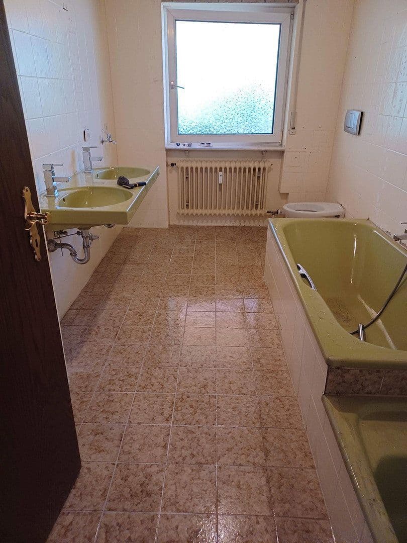 Prenájom bytu 3-izbový 115 m², Baden-Baden - Neuweier, Bádensko-Wurttembersko Prenájom bytu 3-izbový 115 m², Baden-Baden - Neuweier, Bádensko-Wurttembersko