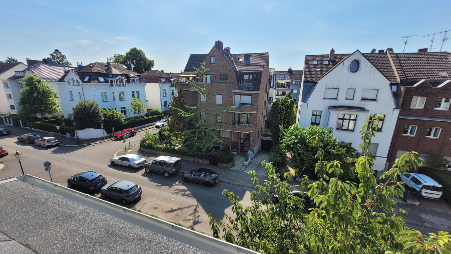 Prenájom bytu 3-izbový 109 m², Düsseldorf, Severné Porýnie - Westfálsko Prenájom bytu 3-izbový 109 m², Düsseldorf, Severné Porýnie - Westfálsko