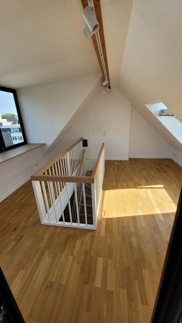 Prenájom bytu 3-izbový 109 m², Düsseldorf, Severné Porýnie - Westfálsko Prenájom bytu 3-izbový 109 m², Düsseldorf, Severné Porýnie - Westfálsko