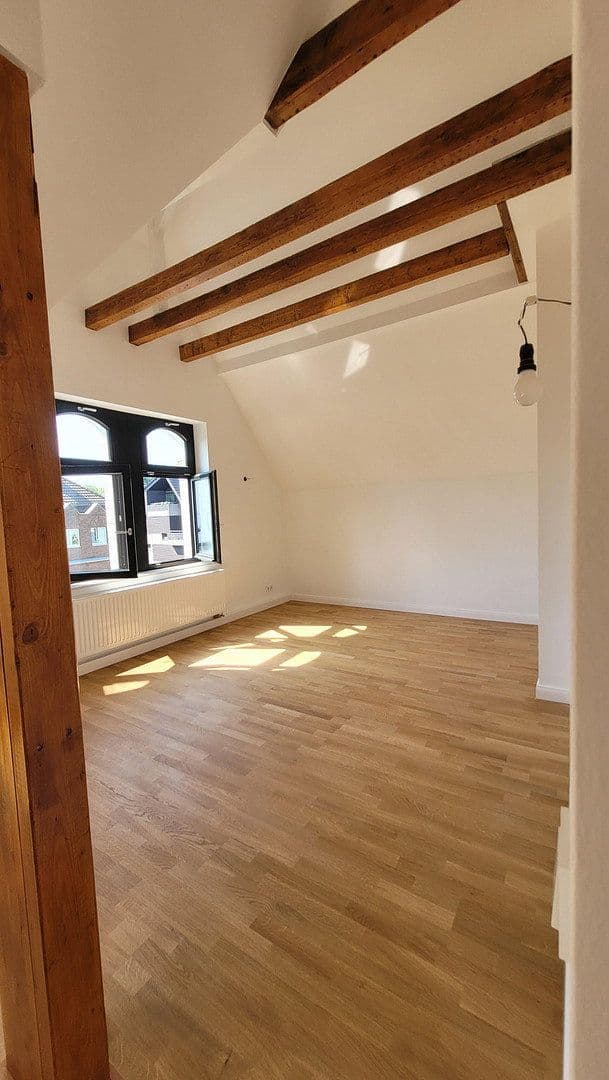 Prenájom bytu 3-izbový 109 m², Düsseldorf, Severné Porýnie - Westfálsko Prenájom bytu 3-izbový 109 m², Düsseldorf, Severné Porýnie - Westfálsko