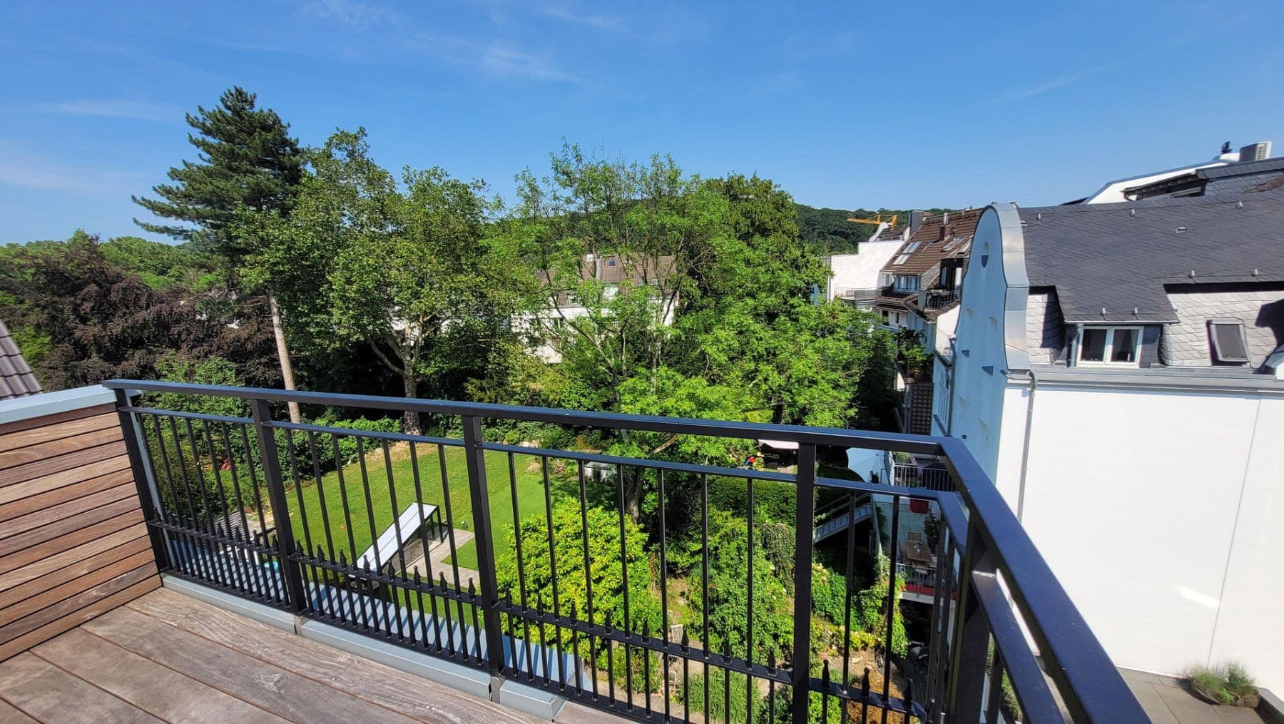 Prenájom bytu 3-izbový 109 m², Düsseldorf, Severné Porýnie - Westfálsko Prenájom bytu 3-izbový 109 m², Düsseldorf, Severné Porýnie - Westfálsko