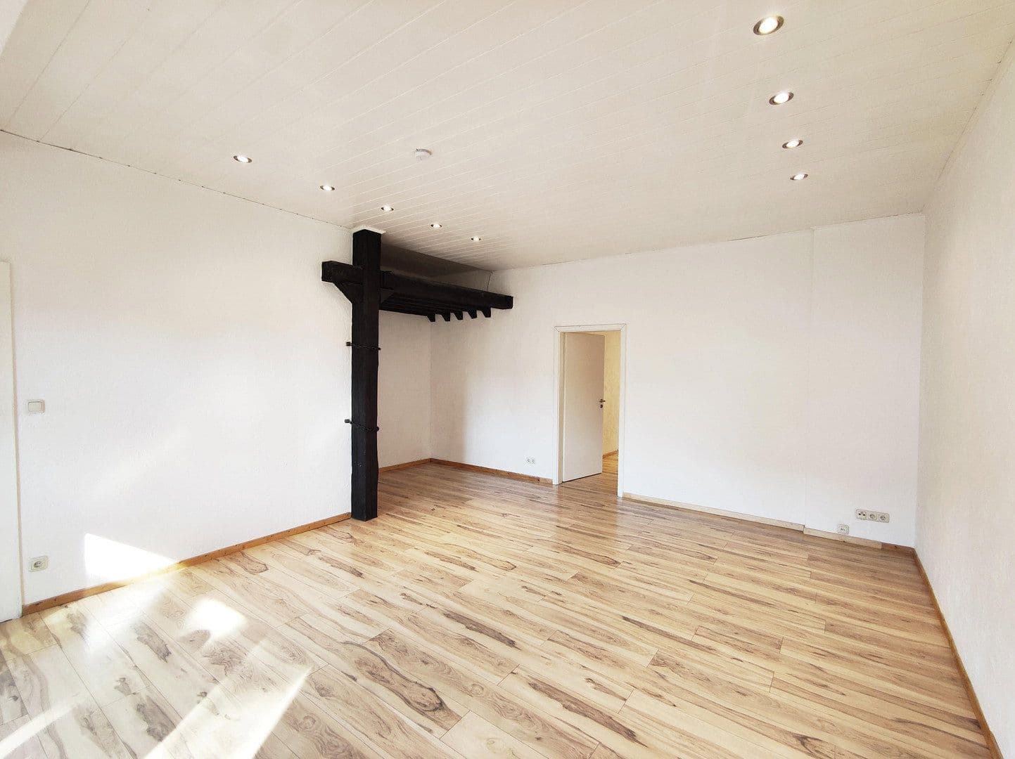 Prenájom bytu 2-izbový 72 m², Düren, Severné Porýnie - Westfálsko Prenájom bytu 2-izbový 72 m², Düren, Severné Porýnie - Westfálsko