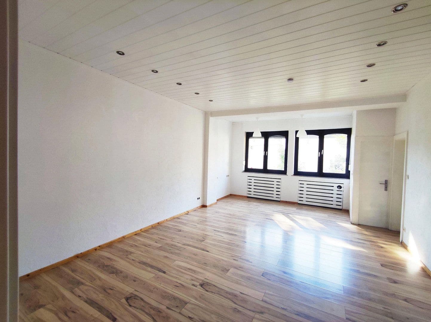 Prenájom bytu 2-izbový 72 m², Düren, Severné Porýnie - Westfálsko Prenájom bytu 2-izbový 72 m², Düren, Severné Porýnie - Westfálsko