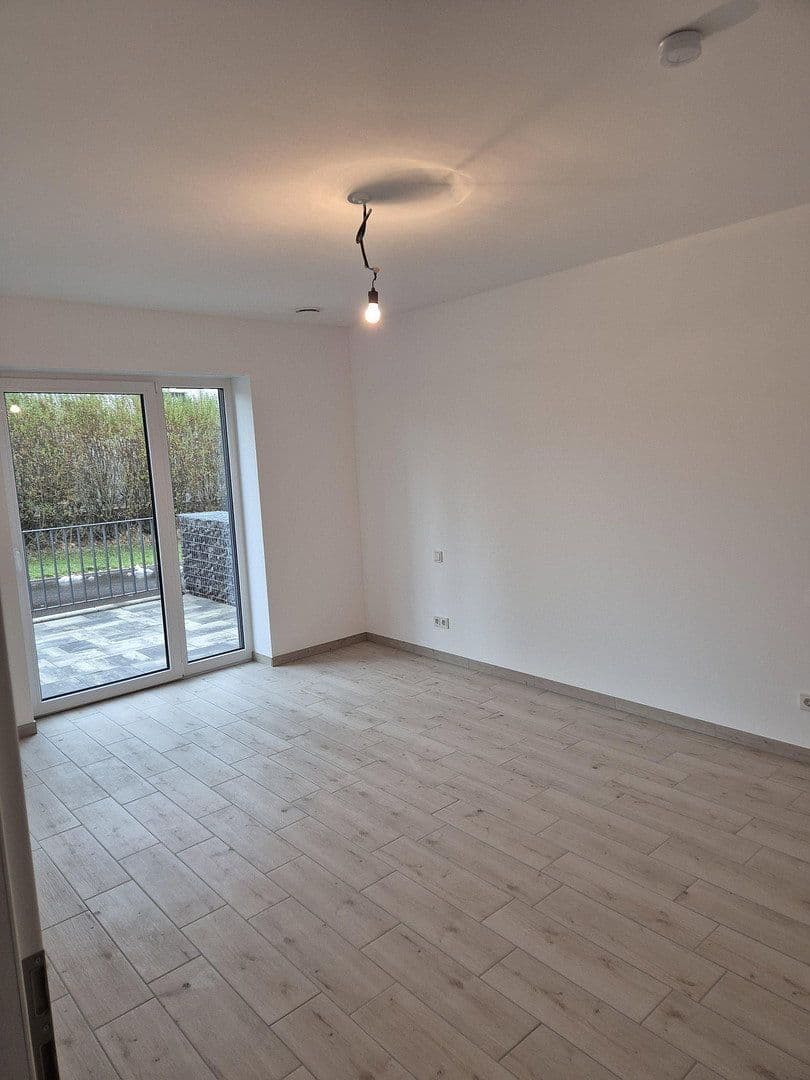 Prenájom bytu 3-izbový 120 m², Schloßstr. 2G, Wadern, Sársko Prenájom bytu 3-izbový 120 m², Schloßstr. 2G, Wadern, Sársko