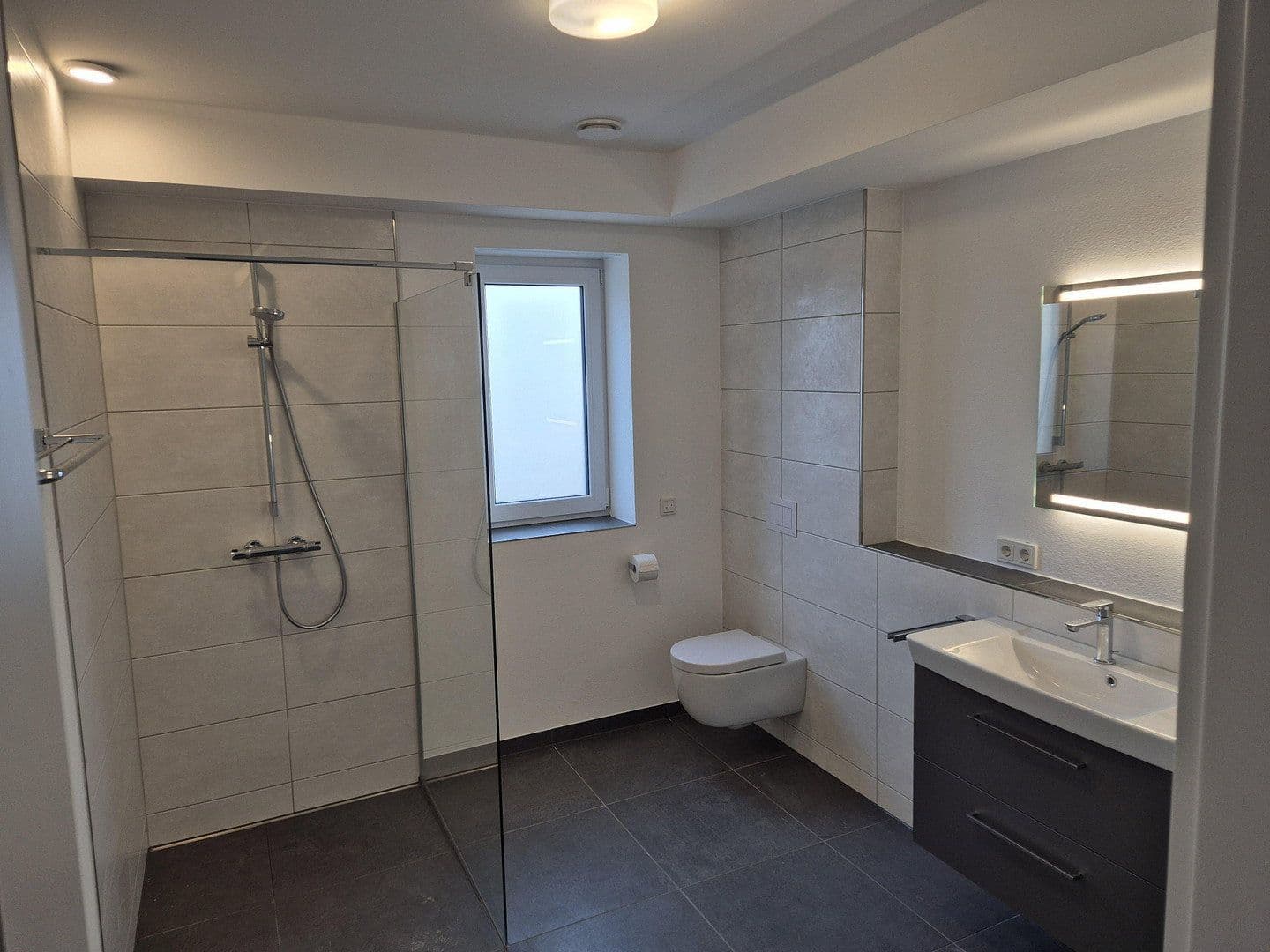 Prenájom bytu 3-izbový 120 m², Schloßstr. 2G, Wadern, Sársko Prenájom bytu 3-izbový 120 m², Schloßstr. 2G, Wadern, Sársko