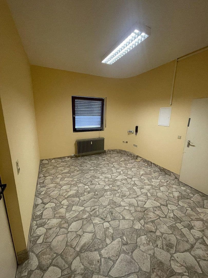 Prenájom nebytového priestoru 30 m², Schwäbisch Gmünd, Bádensko-Wurttembersko Prenájom nebytového priestoru 30 m², Schwäbisch Gmünd, Bádensko-Wurttembersko