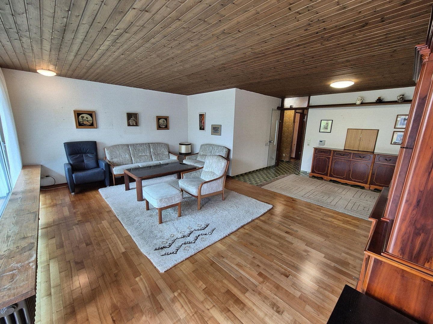 Predaj domu 119 m², pozemok 221 m², Reutlinger Straße 15, Tamm, Bádensko-Wurttembersko Predaj domu 119 m², pozemok 221 m², Reutlinger Straße 15, Tamm, Bádensko-Wurttembersko