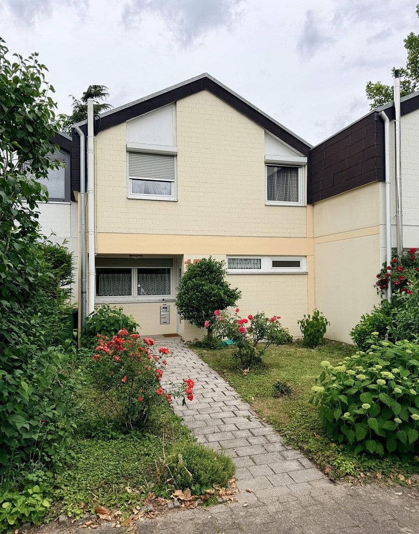 Predaj domu 119 m², pozemok 221 m², Reutlinger Straße 15, Tamm, Bádensko-Wurttembersko Predaj domu 119 m², pozemok 221 m², Reutlinger Straße 15, Tamm, Bádensko-Wurttembersko