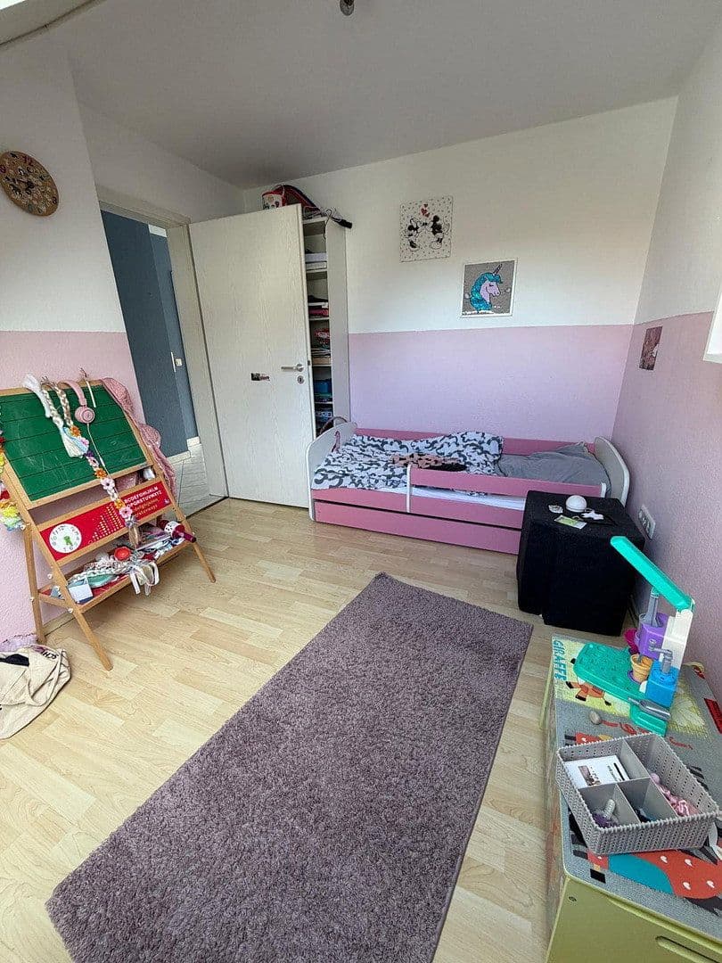 Prenájom bytu 4-izbový 105 m², Brühl, Bádensko-Wurttembersko Prenájom bytu 4-izbový 105 m², Brühl, Bádensko-Wurttembersko