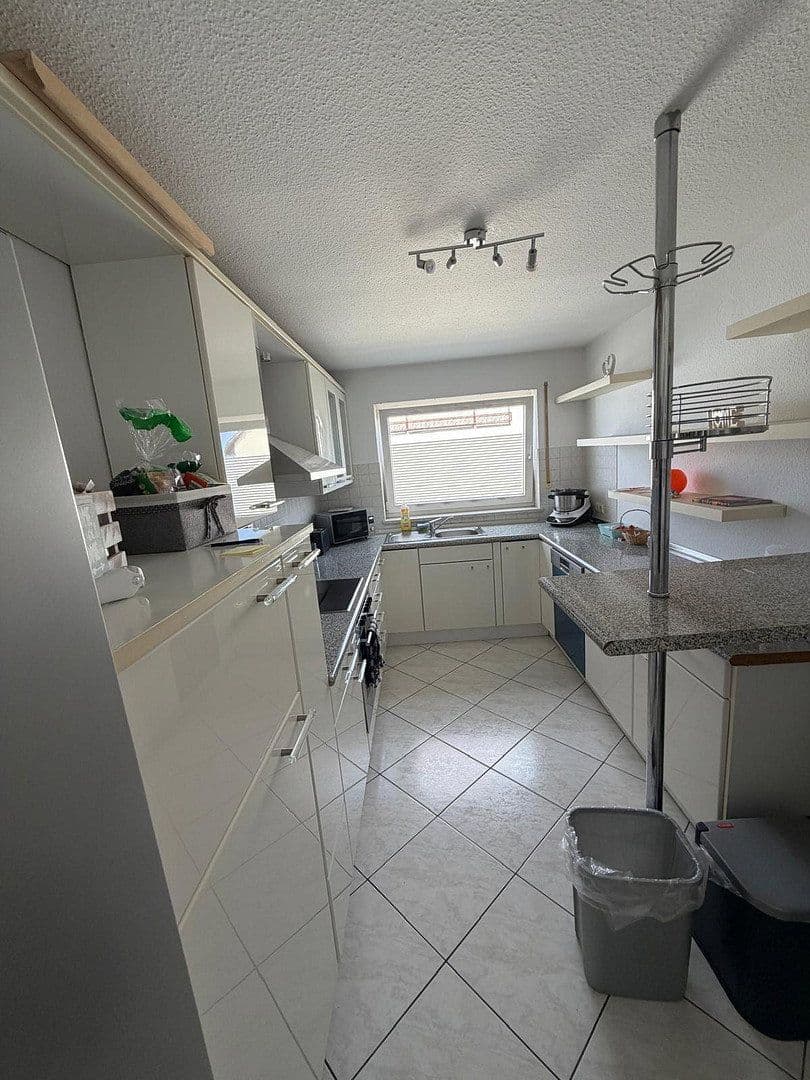 Prenájom bytu 4-izbový 105 m², Brühl, Bádensko-Wurttembersko Prenájom bytu 4-izbový 105 m², Brühl, Bádensko-Wurttembersko
