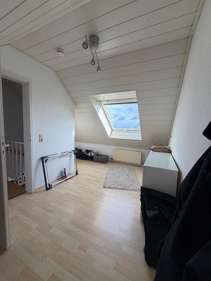Prenájom bytu 4-izbový 105 m², Brühl, Bádensko-Wurttembersko Prenájom bytu 4-izbový 105 m², Brühl, Bádensko-Wurttembersko