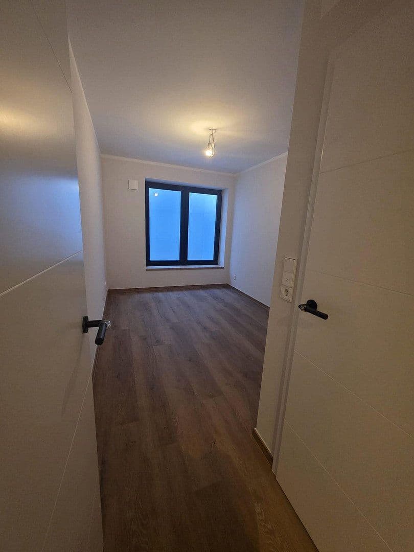 Prenájom bytu 4-izbový 122 m², Hamburg, Hamburg Prenájom bytu 4-izbový 122 m², Hamburg, Hamburg
